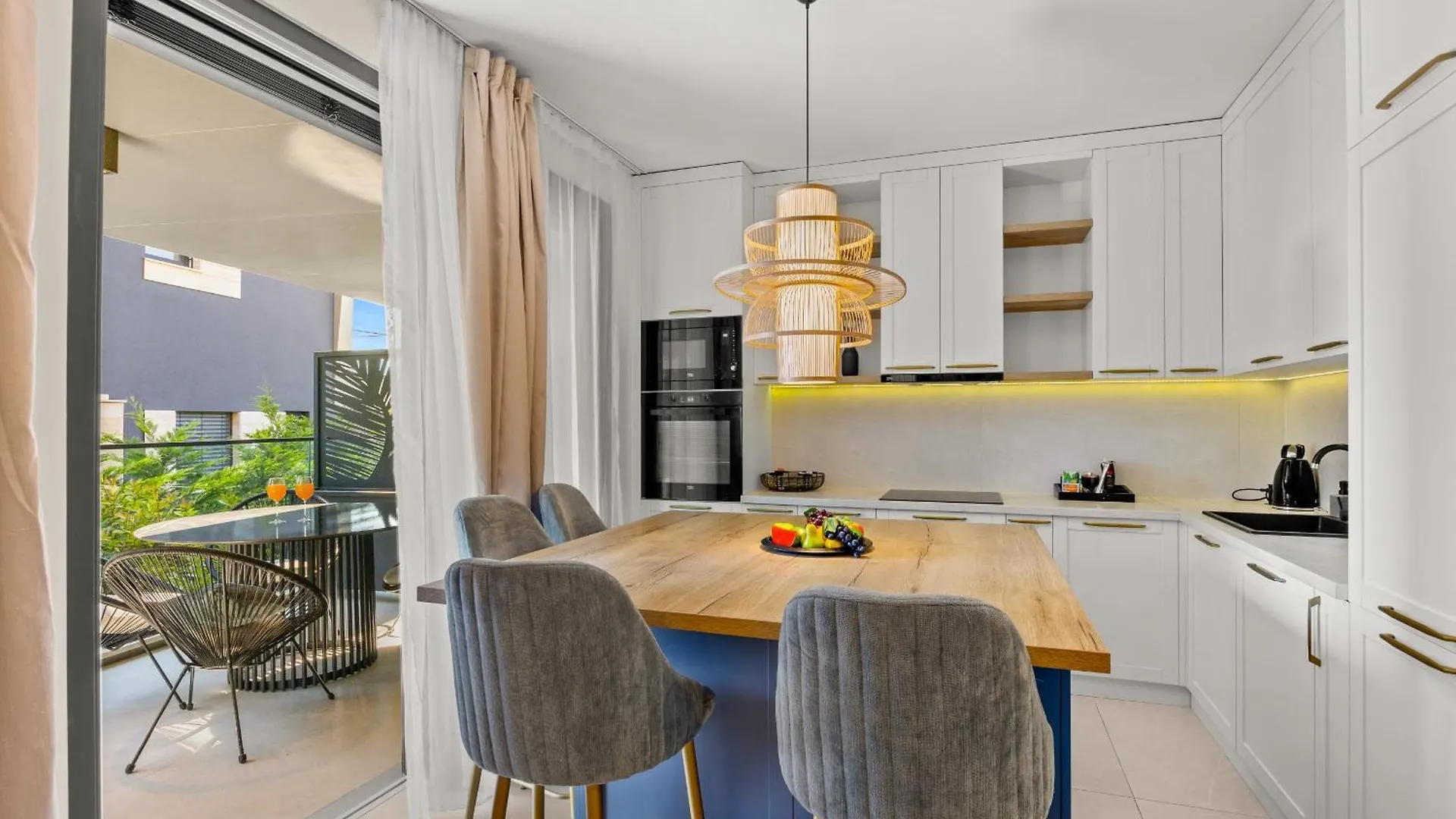 Luxury Seaside Apartments ザダル