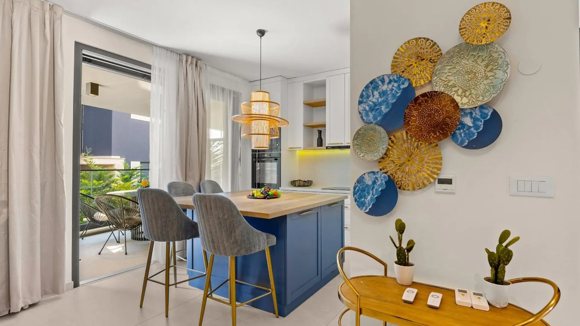 Luxury Seaside Apartments ザダル