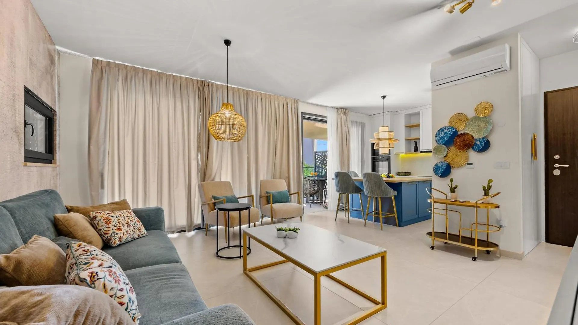 Luxury Seaside Apartments ザダル