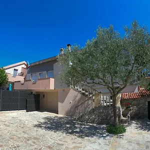 Stela - Private Terrace & Parking Apartman